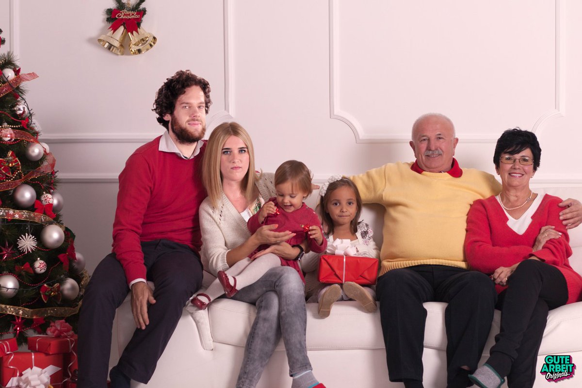 Nanu, gab es da etwa Familienzuwachs bei den Röttgers? 
#GuteArbeit bit.ly/RöttgersWeihna…