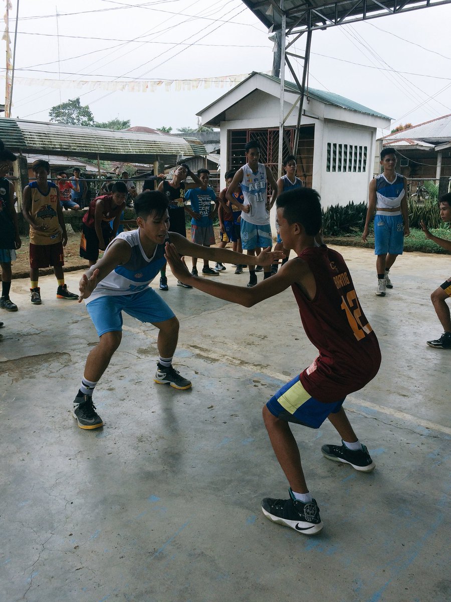 IamRuzer's tweet photo. ACD CARES @ brgy.binucayan loreto, agusan del sur. 🏀🏀🏀walang bagyong makakapigil sa #FAITHinTHEM
#WeBelieve
#WeCommit
#rebuildingprocess ⚒🔧🔩🔨⚙️ https://t.co/264pdxrVwb