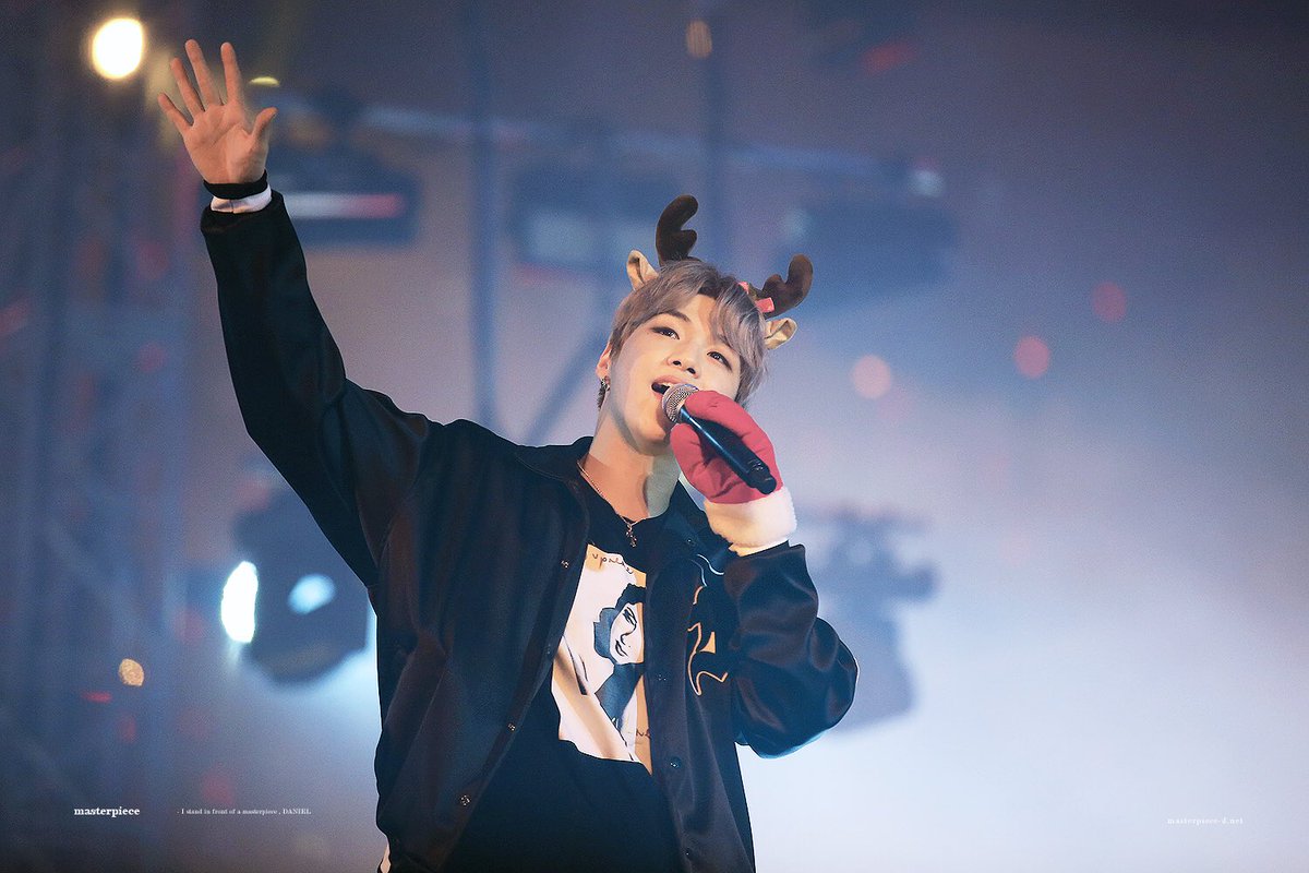 171215 팬콘 #강다니엘
루돌프 베이비 ヾ(๑╹◡╹)ﾉ"