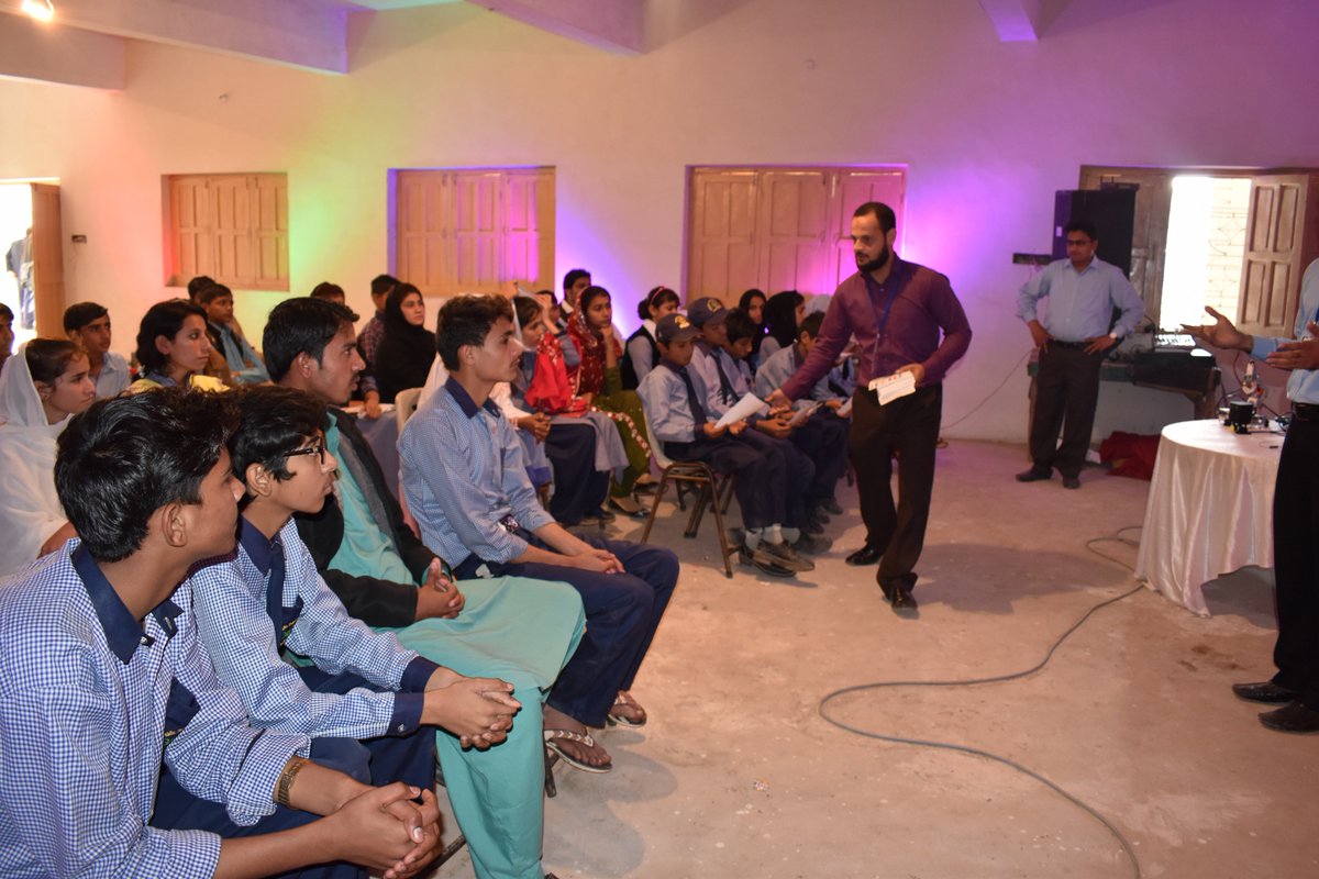 SEFSindh's tweet photo. SEF stds demonstrating their projects in Larkana science festival #LSF17,
festival provided a platform not only for orgs working on science but was also intended to engage stds through fun, science & Robo tech activities.
It will enhance scientific concepts & approachs 👍 https://t.co/9nHeSNhWNQ
