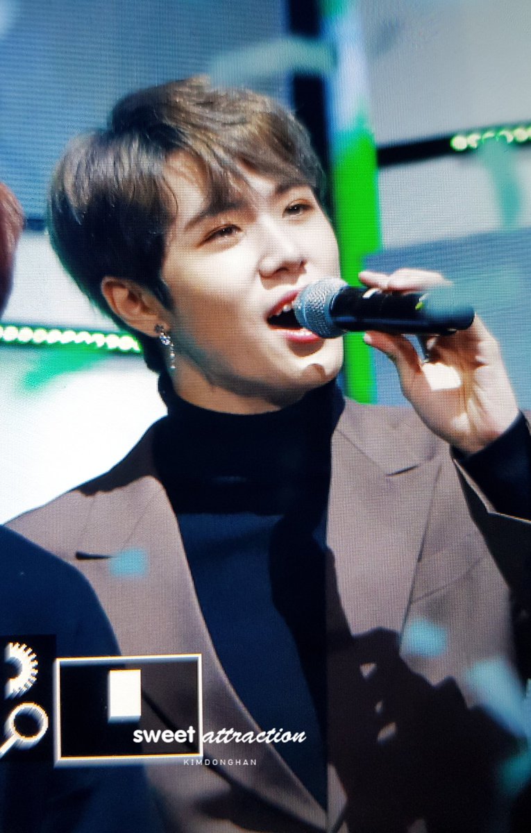 s_attraction703's tweet photo. 171221 #동한 #김동한 #JBJ

꽃가루 요정님이지 https://t.co/Qzp1TgKRHx