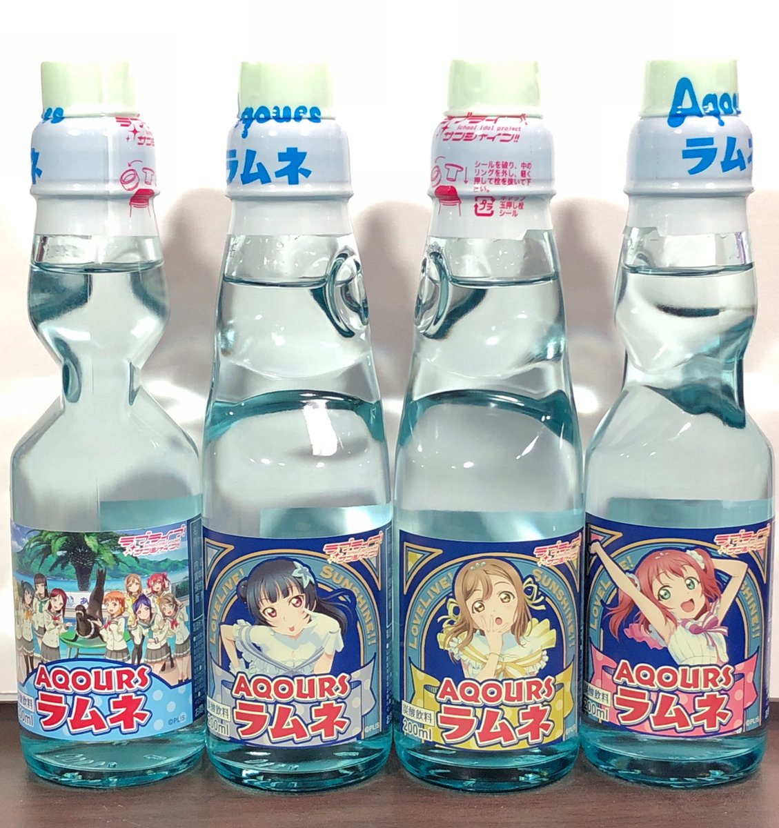 北原朋萌 Kitaharatomoe 前注文したノーマルverの Aqoursウォーターを全部飲んでしまったので 今度はリアル脱出ゲームコラボのaqoursウォーターを注文しました ラベルにクイズが書いてあるけど全然分からない