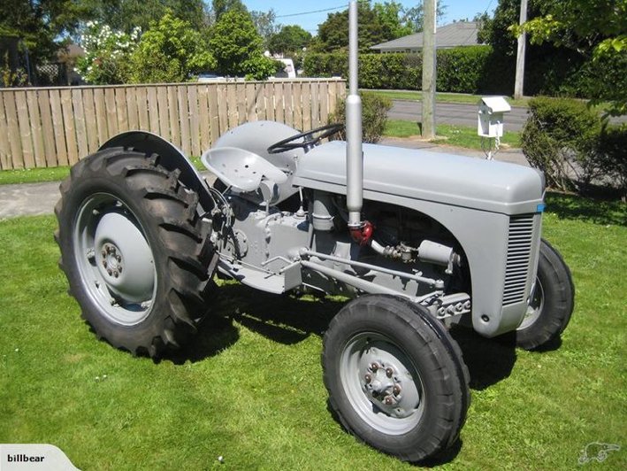 VGTractorCo's tweet photo. Did you know by #1947, #300,000 #FordFergusons had been built? The tractor later became known as the #FordTractor with #FergusonSystem. #Tractor #Ford #HenryFord #Ferguson #HarryFerguson #Tractor #Tractors #Farm #EastAnglia #Essex #Farmer #Agriculture #Tractors #Gardening https://t.co/ClFm6qYUE7