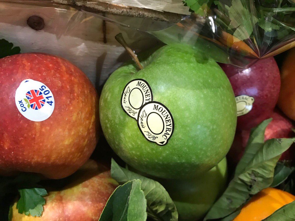 What’s in store? <a href="/TurnipsBorough/">Turnips Borough Market</a> @boroughmarket . Granny Smith and Cox Orange Pippin apples. #comeondown