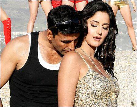 fattouna10's tweet photo. #10YearsOfWelcome
one of my best films
I remember how I was chasing the film to watch it and the day I did I went crazy laughing
Akki's cuteness in that film
Kat & AKki's chemistry on fire
beautiful songs
& high comic timing https://t.co/BceZcBc7iQ