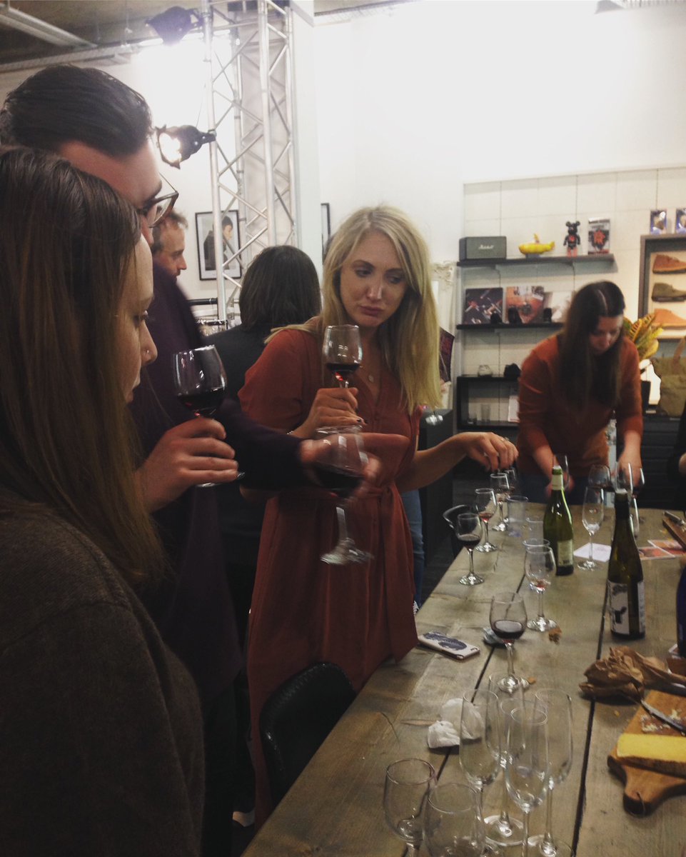 DrinkTalkin's tweet photo. Loved hosting a tasting for these fashionistas last night in London. It was all about the #Douro red &amp; 2 yr aged #Gouda (thanks to @1Thecheeseboard !)
See you again wonderful wine lovers! @mrMikeHowarth https://t.co/5h0Z4KmOXB