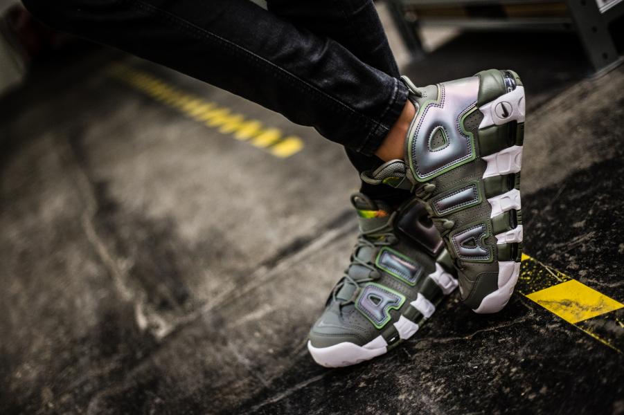 nike uptempo shine