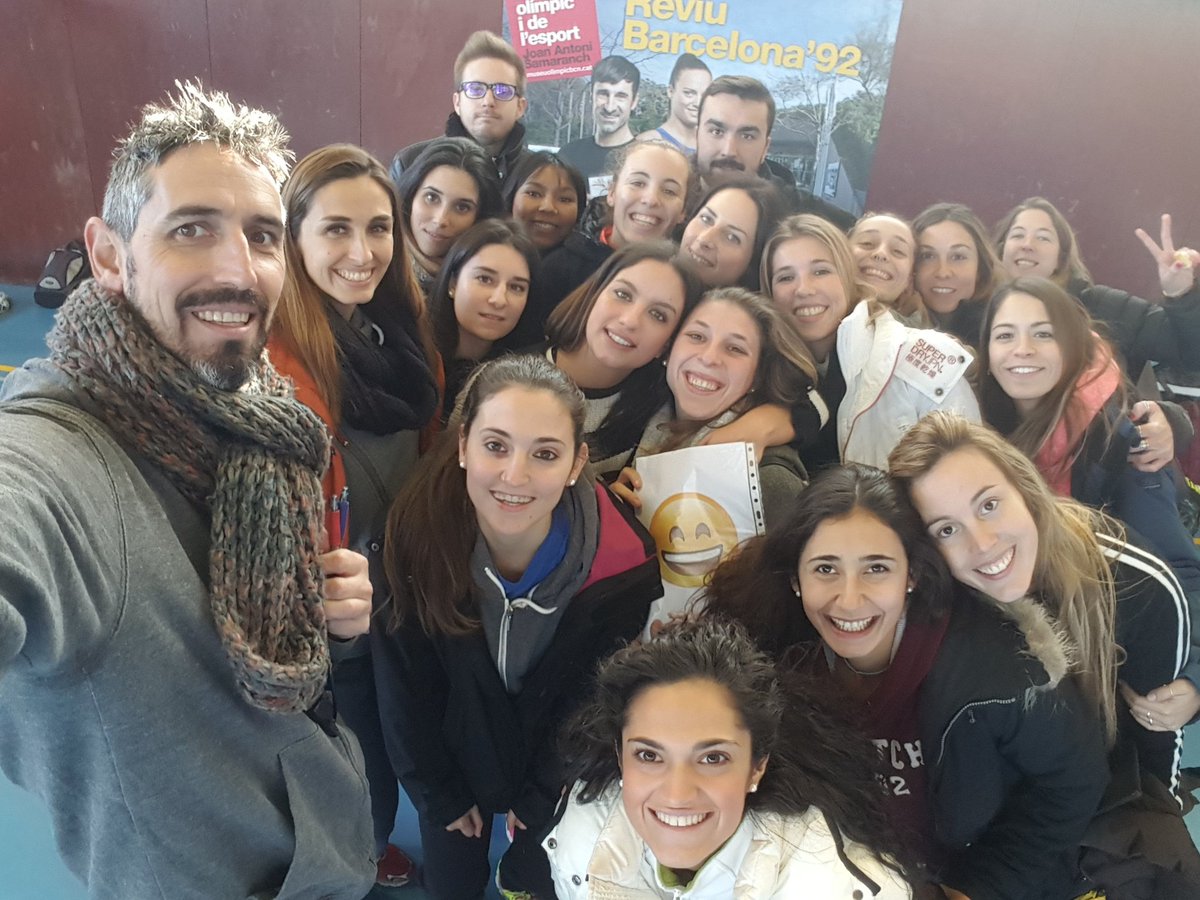 jpalomaresbar's tweet photo. Compis molonas. @astridbarque última clase del año. @EducacioUIC #TPCF2018 felicidades alumnado. https://t.co/2YqwBycIC1