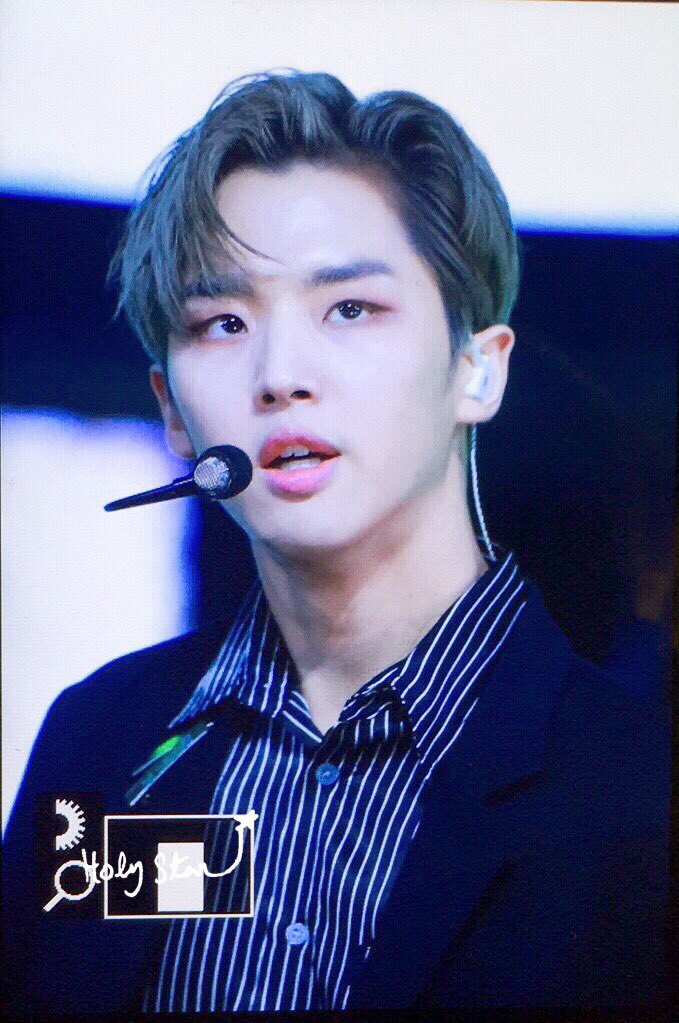 HolyStar0417's tweet photo. 171221 엠카

#홍석 #양홍석 #HONGSEOK #펜타곤 #PENTAGON https://t.co/8FRYIN2Gz7