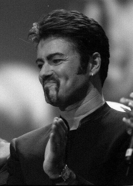 jenjenfitz's tweet photo. #missedsomuchbyfans. @GeorgeMichael ❤️GM https://t.co/Mgvfu5HKh2