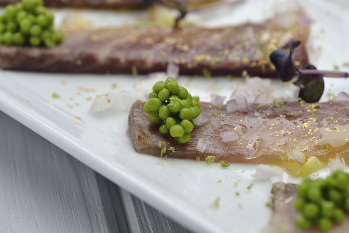 ¿Una idea para #nochebuena? 🌲Marinada de Mujol al limón con perlas de #Wasabi