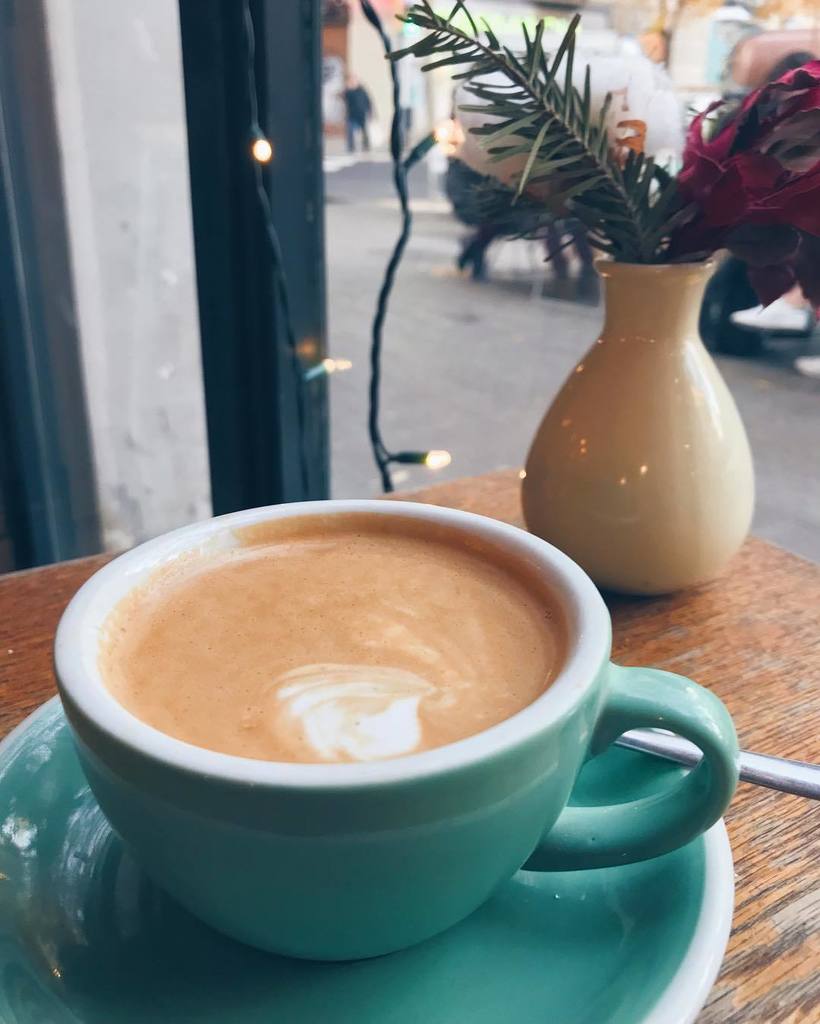 garcon_coffee's tweet photo. “Café con leche” at Café Cometa https://t.co/nUvDUWt8t1 https://t.co/NZ4w0Fn1wu