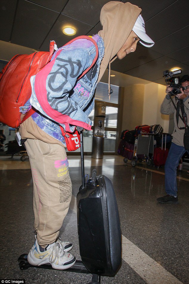 DESIRE on X: Jaden Smith arrives back to LA, wearing MSFTSREP outfit with  Supreme x Louis Vuitton bag and shoes.  / X