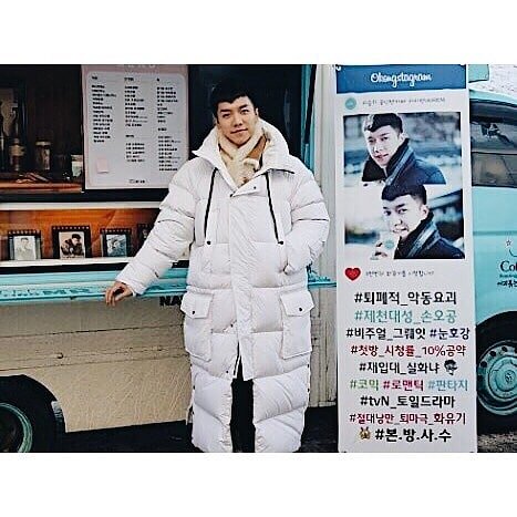 DRkTx1OVoAAu7r4.jpg:large