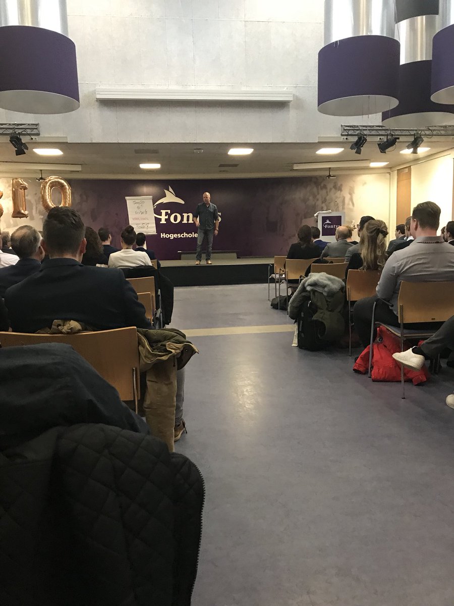 FHMM_Eindhoven's tweet photo. Mensen kunnen en willen wel veranderen, maar willen niet veranderd worden! Mooie uitspraak van @RemcoClaassen #verbaalmeesterschap #fbb2017 https://t.co/3IhRMmvITT