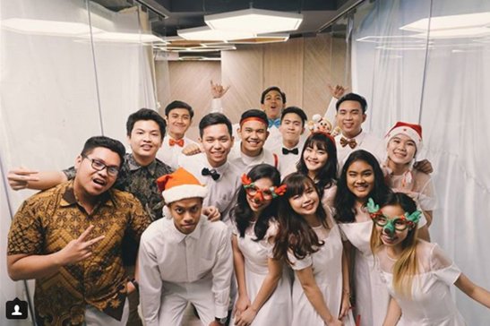 The harmony of Christmas Carol will be whistling peacefull Christmas Night , Presenting @Ultimasonorachoir on Christmas Eve Buffet Dinner (24 Dec 2017) 

For reservation kindly contact :
Reservation.jakarta@aryaduta.com
aryaduta.com/jakarta