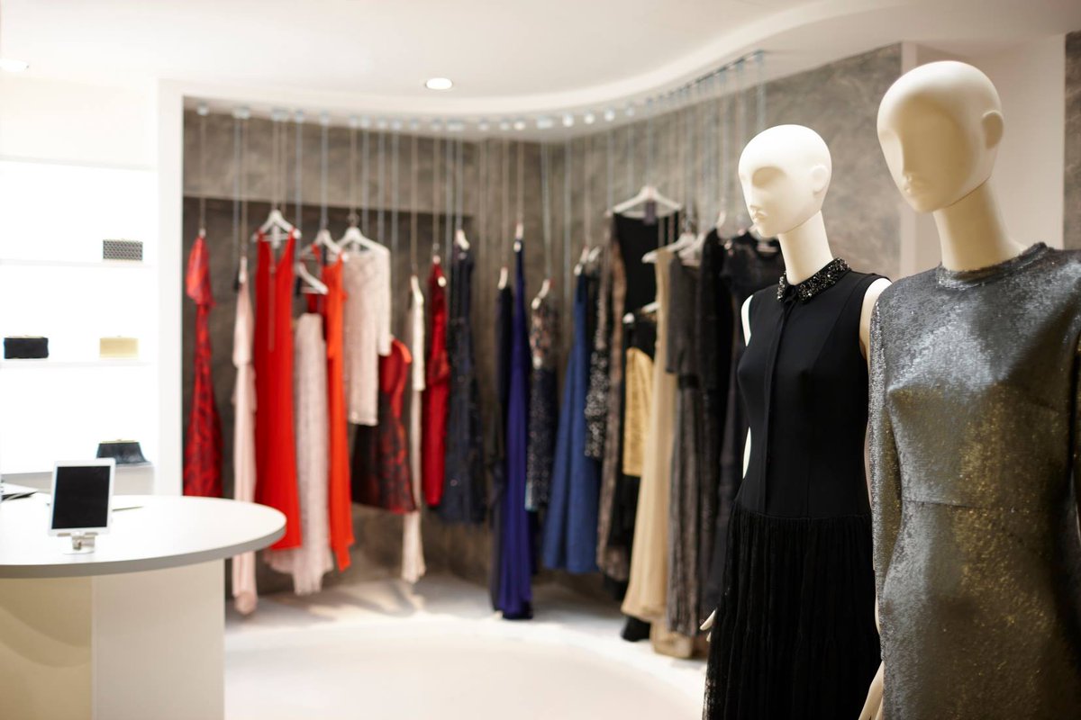 È #FashionRevolution anche a Natale! Noleggia il tuo abito per le feste da <a href="/drexcodecom/">DREXCODE</a> da #annex #Rinascente a #Milano. Solo per oggi avrai la possibilità di averlo al prezzo speciale di 70 EURO. Vieni a trovarci!