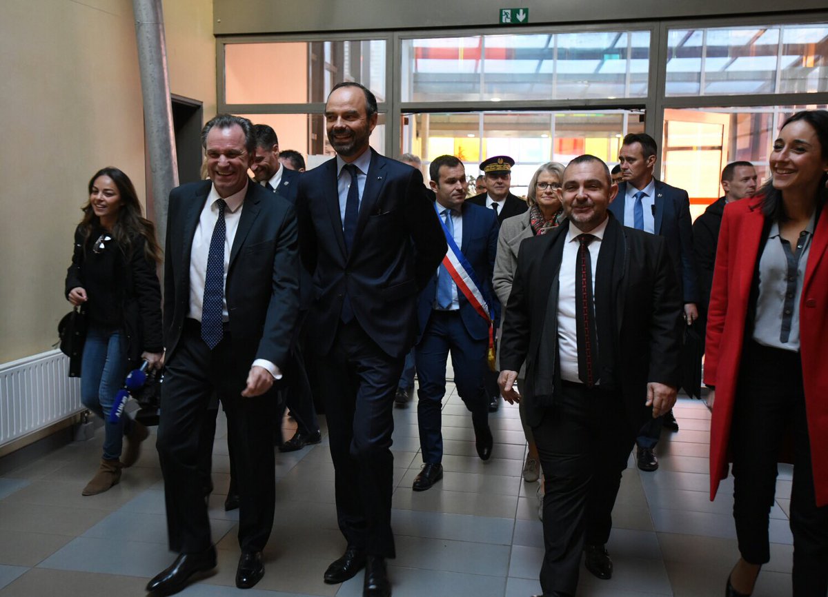 RenaudMuselier's tweet image. #PlanClimat: nous allons rénover nos #lycées et les équiper en panneaux photovoltaïques ! D'ici à 2021 nous investirons + de 300 millions d'€ et créerons 3 000 emplois durables. 
Je veux une écologie au service de l'économie basée sur la croissance verte et la création d'emplois