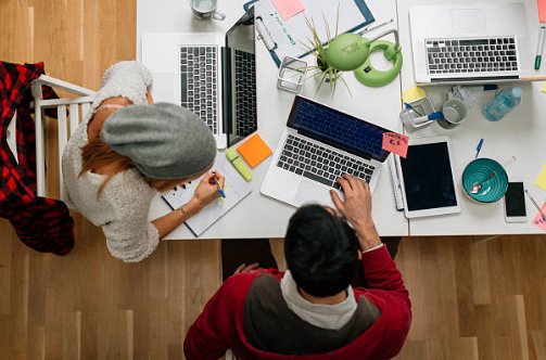 Donzel_Cie's tweet photo. L'attractivité du secteur de la #tech est la même pour filles et garçons... Mais les filles se sentent moins légitimes à s'orienter vers celui-ci. https://t.co/8ECxDBSyJL -formations-tech/ https://t.co/hDQ5o2U4nP