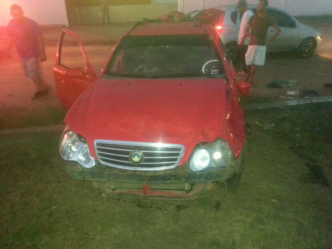 Atención de Accidente Vehicular Av. Libertador altura Urb. 1200 Resultando una dama con Traumatismo Cervical.