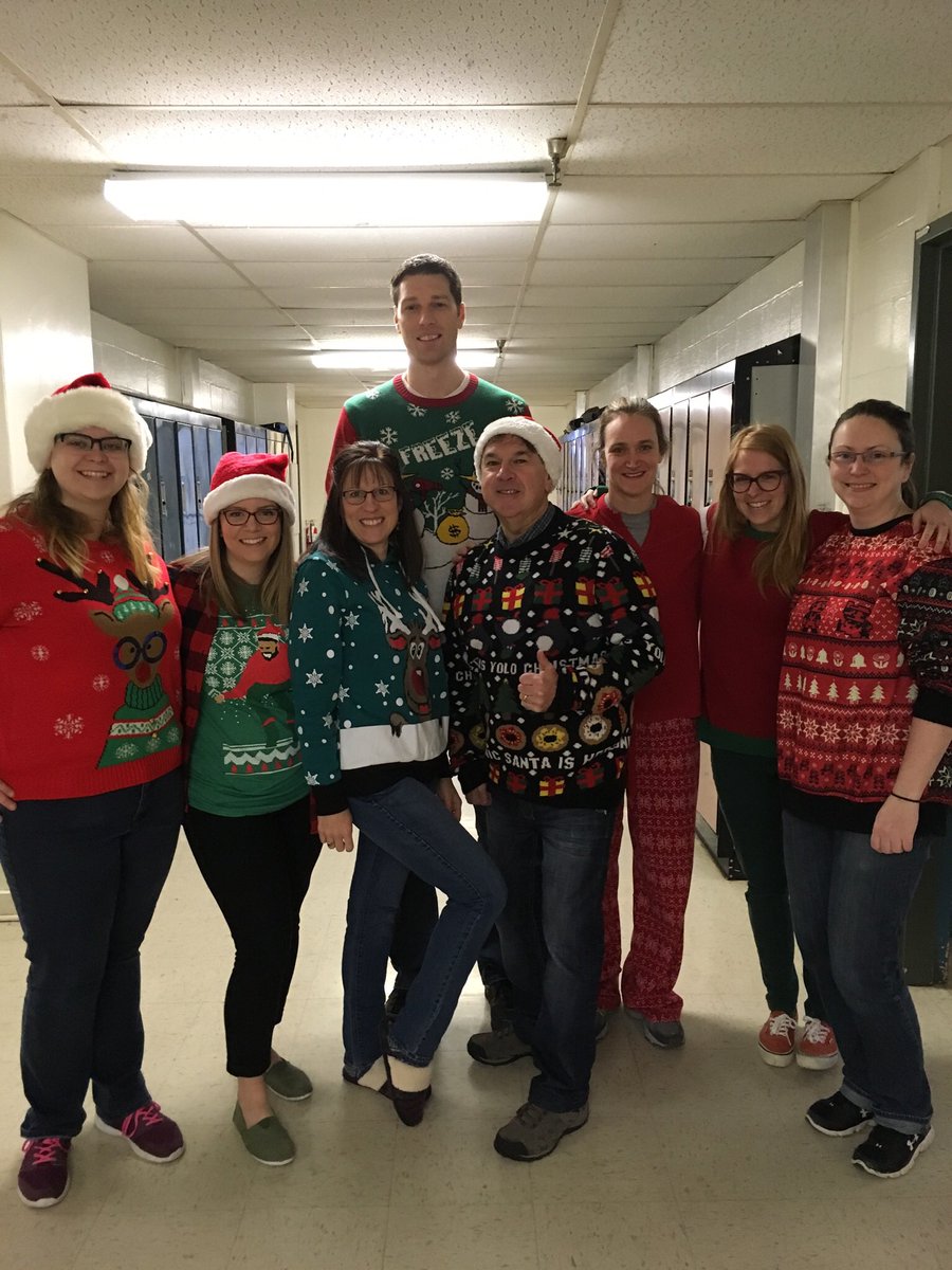 tiffhubbs's tweet photo. Showing the Christmas spirit in the best wing in the school #Walterliveshere #willisback https://t.co/4f26zFDOLI
