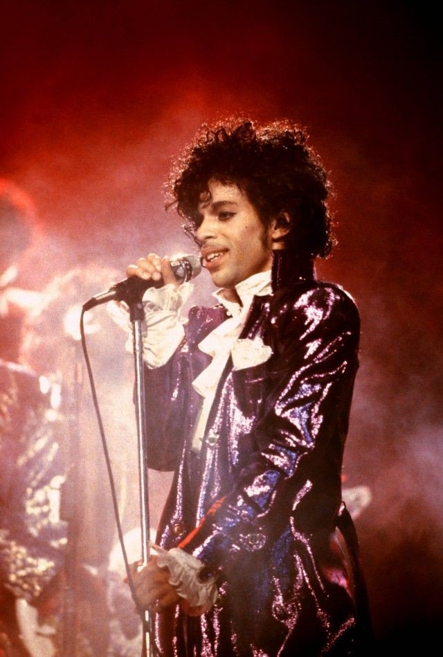 Just one of #Prince's most iconic looks; his Purple Rain Tour 1984. 💜
Which image of Prince is your most iconic?
📸 Getty