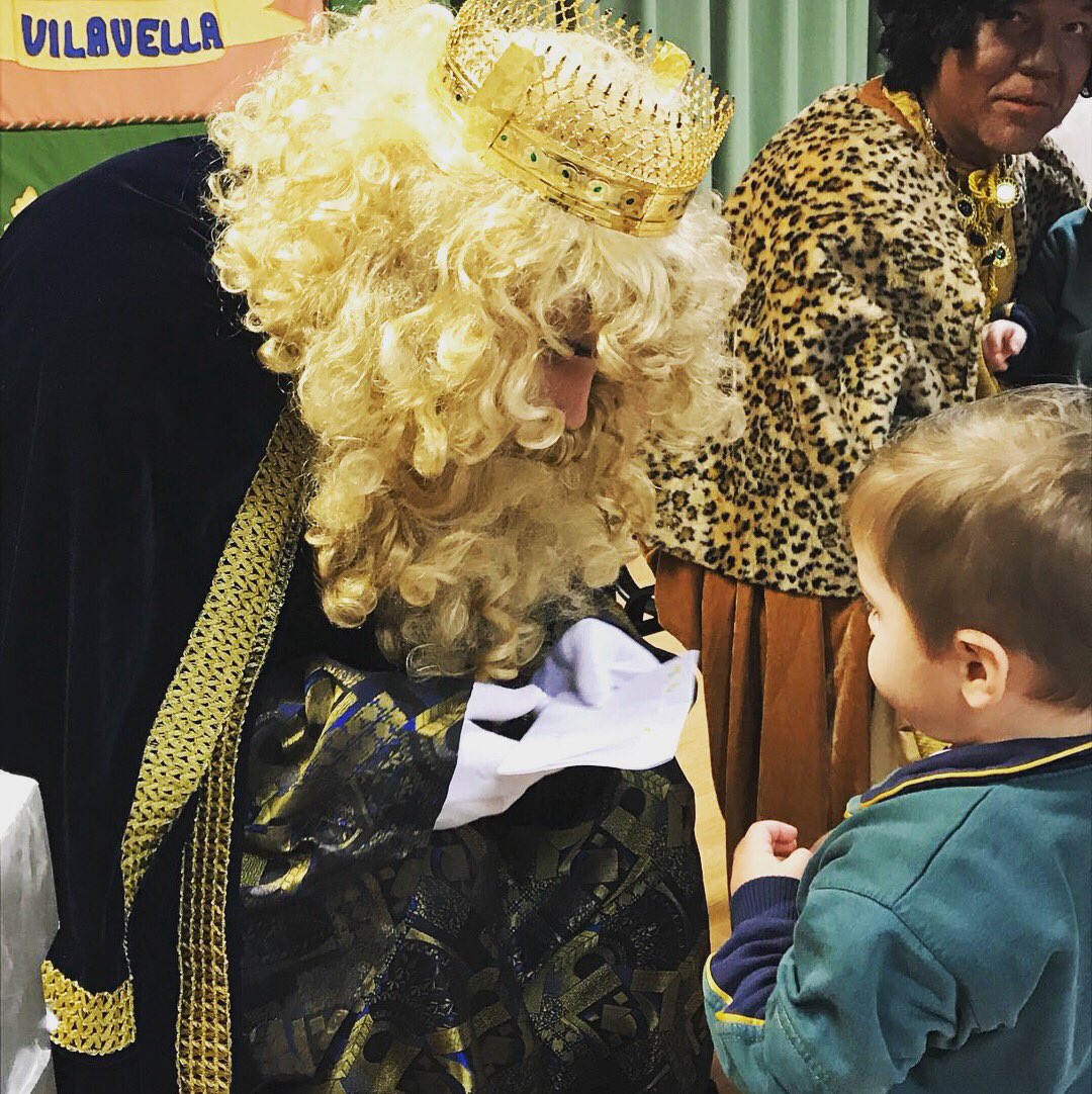Vilavella_Edu's tweet photo. Los mensajeros de los Reyes Magos👑👑👑 llegan a Vilavella #EmociónMáxima #APortarseBien #LosReyesNosMiran #QueridosReyesMagosEnVilavellaNosHemosPortadoGenial #FelizNavidad https://t.co/blxghMtQN0