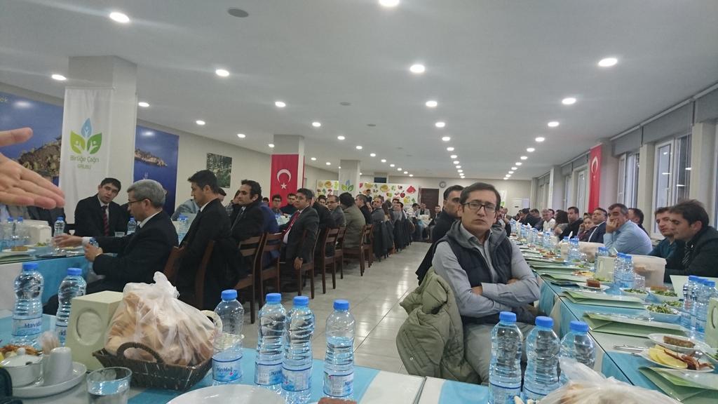 OMOBirligeCagri's tweet photo. OMO Birliğe Çağrı Grubu MYK Baskanımız Sayın Hasan Türkyılmaz Bey Birlige Çagri Grubu Mugla Toplantısında  proje ve hedeflerini acikliyor https://t.co/u98evPVuem
