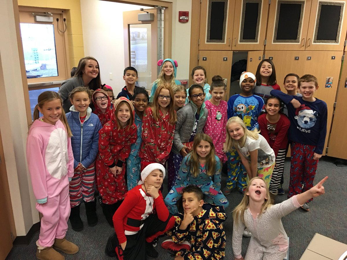 Renick_Class's tweet photo. Pajama Days are the best days! #somanyonesies #comfylearning #winterbreak https://t.co/sTKG2sf3FA