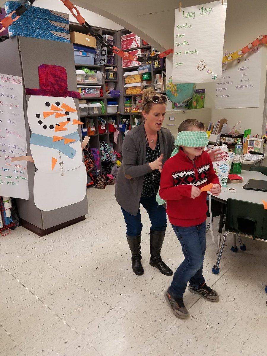 DawnEelman's tweet photo. Winter party fun in 2nd grade room C09!  Thankful for class parents planning. A fun time for all! #bravobburg https://t.co/ObIqMpPaNL