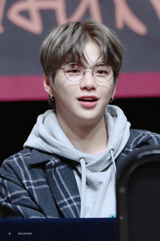 Jolly_Daniel_96's tweet photo. #강다니엘 #다니엘 #KangDaniel #Daniel #워너원 #WANNAONE
🍑171118 KILL ME...HEAL ME...
Fancam 2P
(PLZ DON'T CUT THE LOGO) https://t.co/bb2d4bsQER