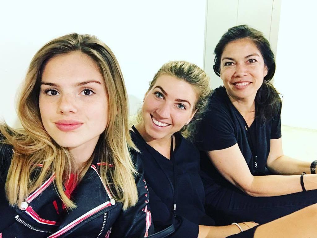 ChantalTV's tweet photo. Backstage #HauteCouture Shows in Paris with #opmemonnie #modelsinparis @famkelouise and @myrtherenting @chantaltv https://t.co/Rjq5jfmFM7 https://t.co/5NjcTWroLF