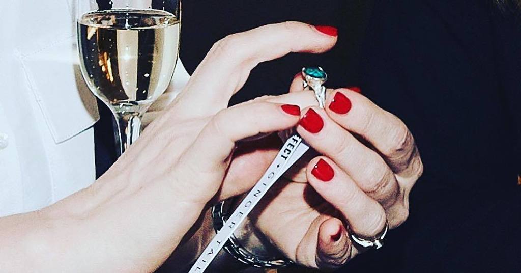 Defectonline's tweet photo. Don’t forget about yourself at Christmas🎄#gifts #jewelry #defectwomen https://t.co/qWKWJyjTYH https://t.co/MrXozmkUU1
