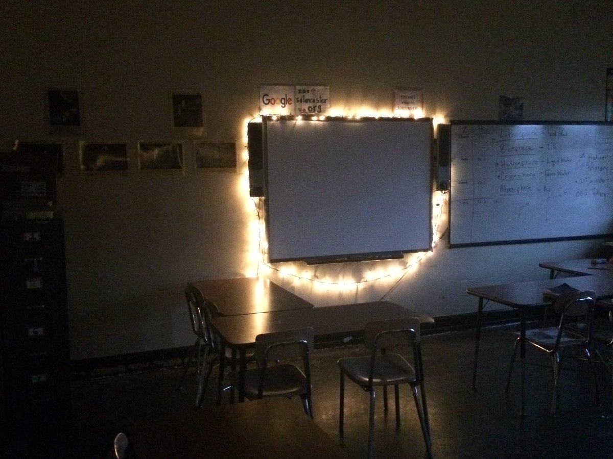 paddy_cm's tweet image. A little holiday cheer for their last day before break #enlightening. Kasey called me out for #toomanypatterns but excused them since it's the #daybeforebreak