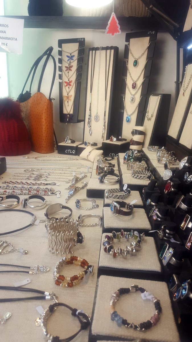 info_comotulo's tweet photo. Todavia no has encontrado ese detallito tan especial para regalar o regalarte esta #navidad 
lo puedes encontrar en el #mercadodepalacio #streetmarketesperience  en #boadilladelmonte y en #villagesdenoel en la #plazadesantodomingo  #targeteventos te esperamos #felizmavidad https://t.co/2qAJwlazQC