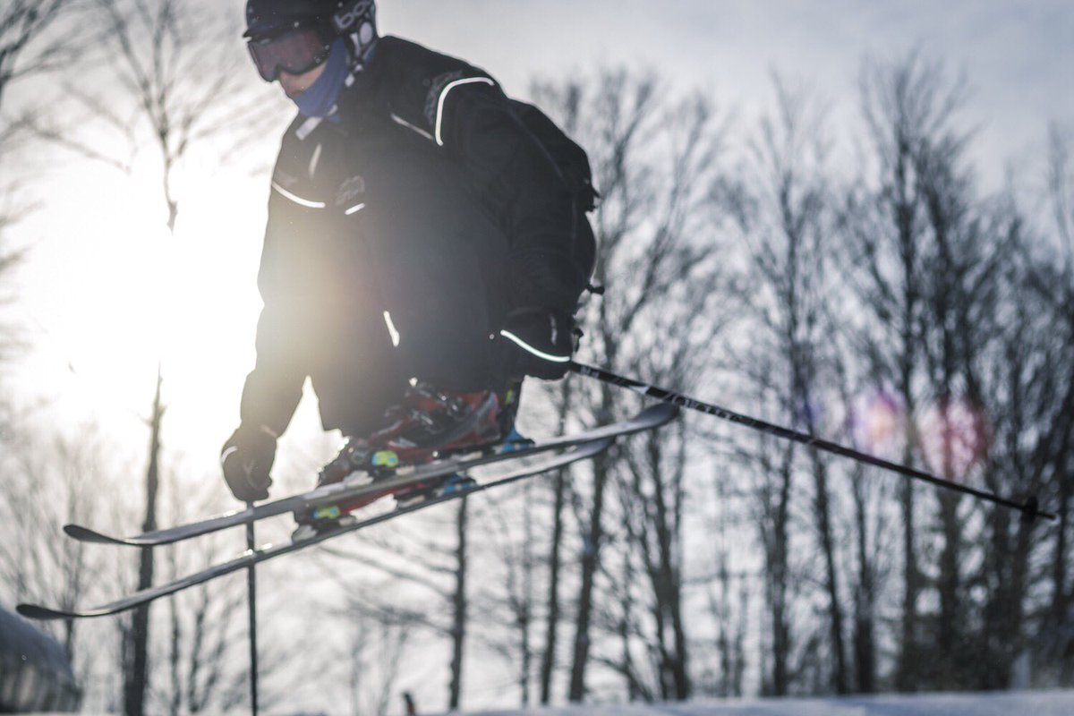 #SirSams opens for the holiday season on Sat with the some of the best December conditions ever! Take advantage of our family cap of $199 (incl lift tickets for 2 adults + up to 3 dependent children). Details at sirsams.com
#familymemoriesmadehere #wevegotyoucovered