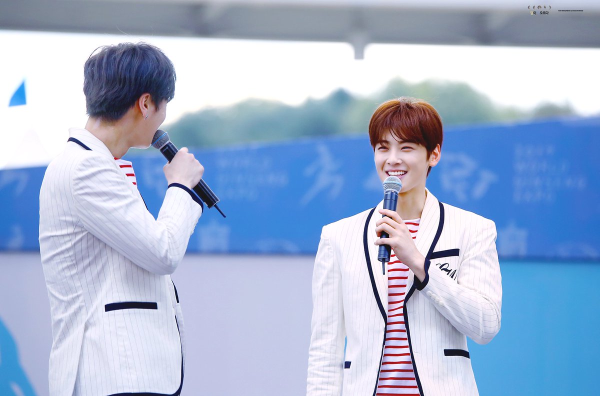 BINWOO126330's tweet photo. 나는 그 미소가 좋다.
정말 좋아서,

열 번 중 열 번은
죽어도 좋다고 생각한다. https://t.co/UlCsGw1i50