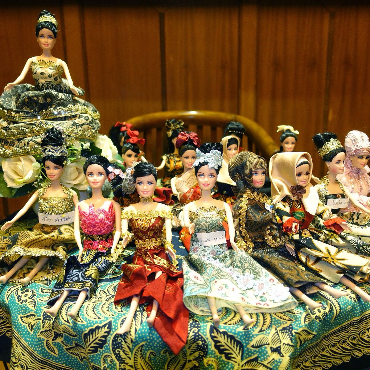 Beautiful dolls with big mission
'BATIK GIRL' made by women inmates in Batam and Bali.
@KonJenBali
@DubesAustralia @aosny2011
#cinderellaindonesia #batikgirl #asean
#prisonproject #inmates #prisonindustry 
#creativeindustry #womeninamtesempowerment  #socialentreprenuer