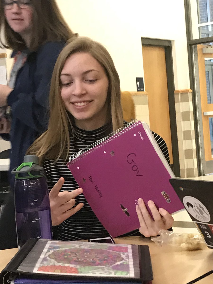 SHlNEhes's tweet photo. Live from school with @zerriefart https://t.co/gMujaVRLU4