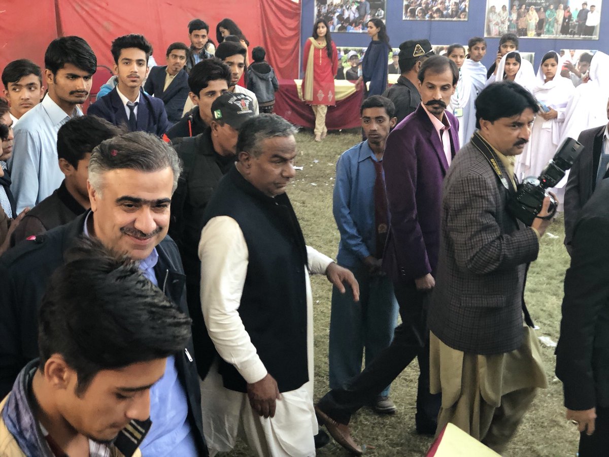 SindhAlliance's tweet photo. Glad to receive our Chief guest at #LarkanaScienceFestival.. He loved the work done by students of Larkana in Science. #LSF17
@pseudorebel @AseefaBZ @BBhuttoZardari @FaryalTalpurPk @KA_TEPU @MathsSciencePK @ZarrarKhuhro https://t.co/zM4HaY19q1