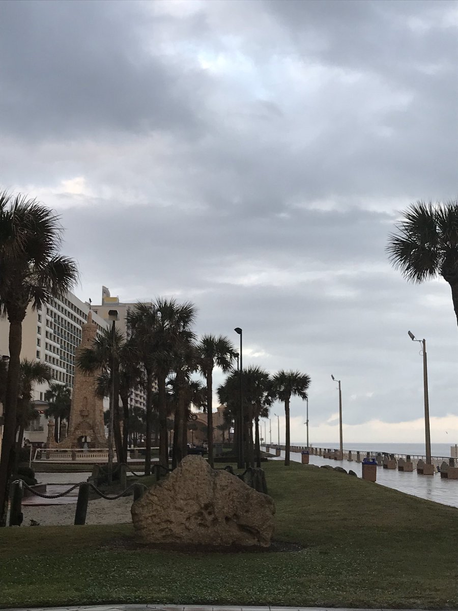 3PointWisdom's tweet photo. Raining on the beach, but still getting my steps @eddymorgan ! #Achievemints https://t.co/llHe9LLEGz