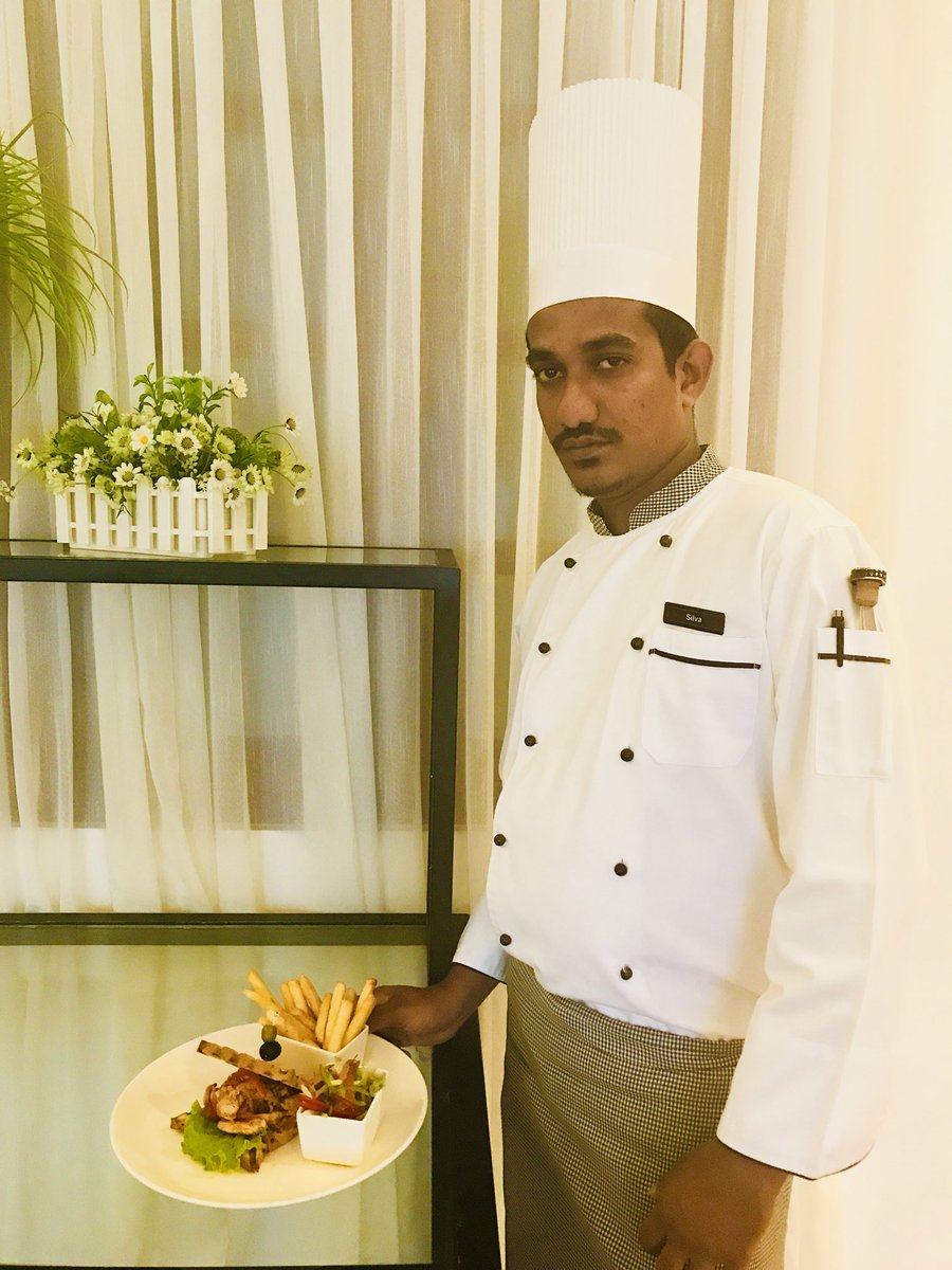 OceanedgeSuites's tweet photo. It’s the time to over indulge in delicious meals and cocktails ! Let Chef Silva take care of you #oceanedgesuiteshotel #christmasmeals https://t.co/GdRKb87rSQ