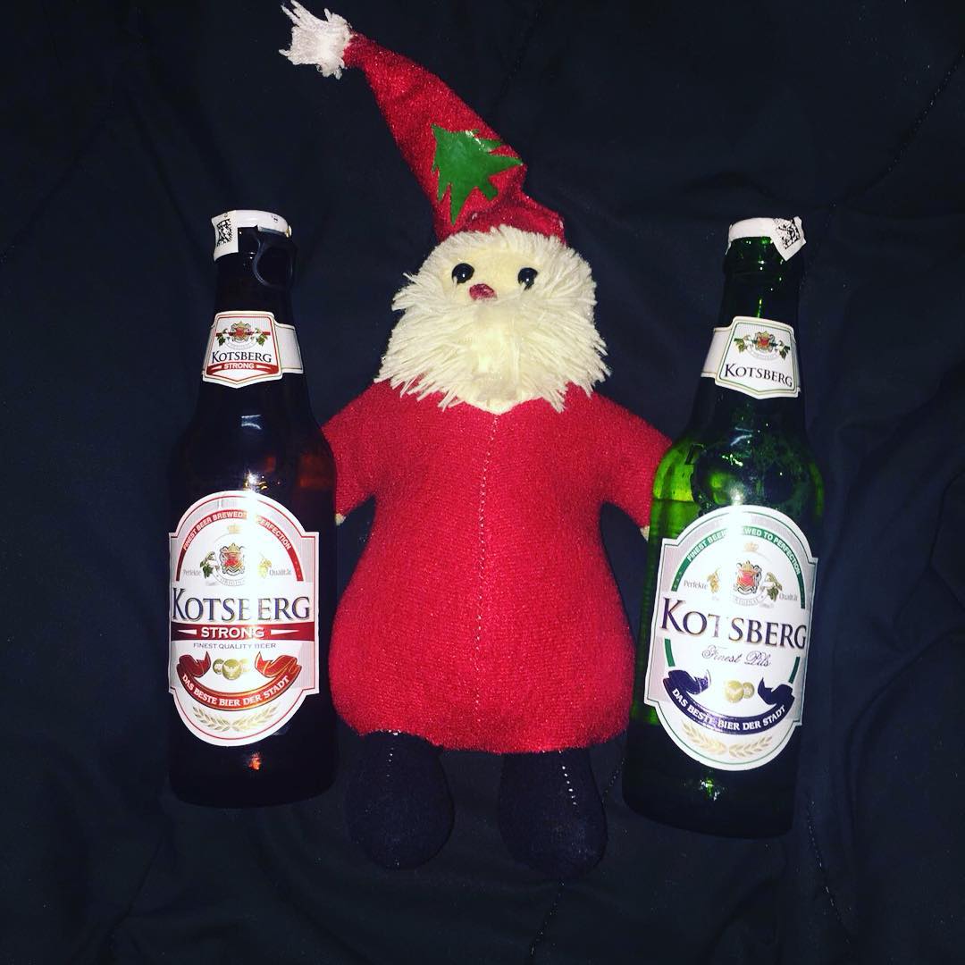 Kotsberg's tweet photo. We are loving the Cheer-some mood! Thanks for sending in entries. Keep sending more as Santa prepares goodies for the lucky 5! Last date of entries - 24th Dec. Hurry Hurry Hurry!
#ColourOfCheers #KeepItComing #beercontest #pictureperfect #RedNGreen #KotsbergRed #KotsbergGreen https://t.co/BQqRNiMaKF