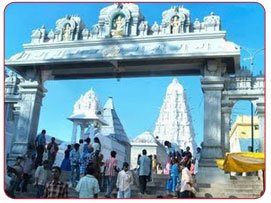 harmansinghk350's tweet photo. Sri Reddamma Konda Temple - Madanapalle, Andhra Pradesh
Sri Reddamma Konda (Gurramkonda Reddamma) is a historical place located between Kadapa and Bangalore highway in Chittoor district. 

Devotees from Madana Palli developed this temple. 

Know More:
https://t.co/Jk8hHPykY4 https://t.co/79uGso5HH1