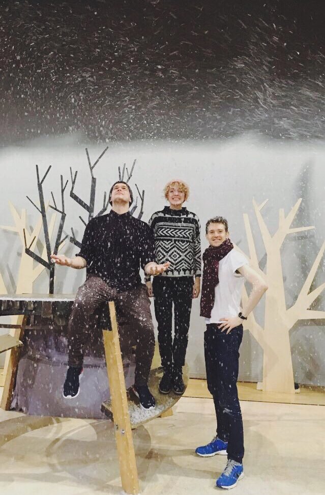 It's 'snowing'! And the cast of <a href="/stickmanlive/">STICK MAN Live</a> are VERY excited about it! ❄️❄️❄️