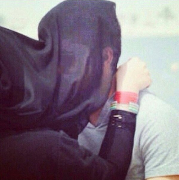 طلتك تشبه قصايد سعد علوش 
 عجزت لا املها من كثر ما اسمعها ...