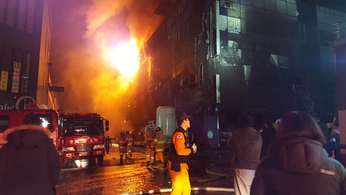 XHNews's tweet photo. #BREAKING: Death toll from South Korea building fire rises to 29, 26 injured https://t.co/tlSLh4N2Hn https://t.co/5cI4Rgfvda