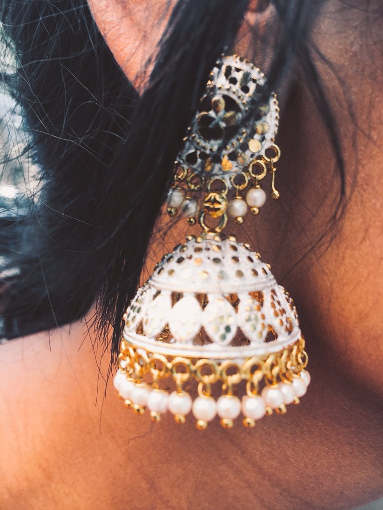 bombychick1's tweet photo. Jewellery is like the perfect spice -it compliments what is already there. #Acessorize #Jhumki #jewelry #fashion https://t.co/CtrTF1T7Rx