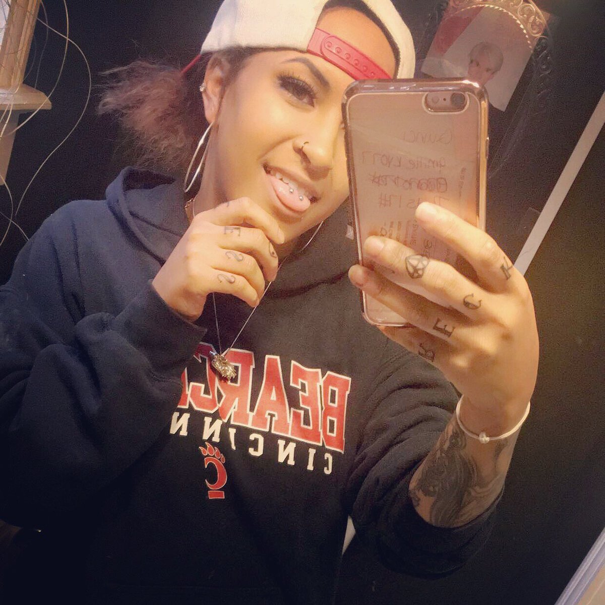 selfmadequeenQ's tweet photo. 👽💎 https://t.co/rUWB4lCb4s