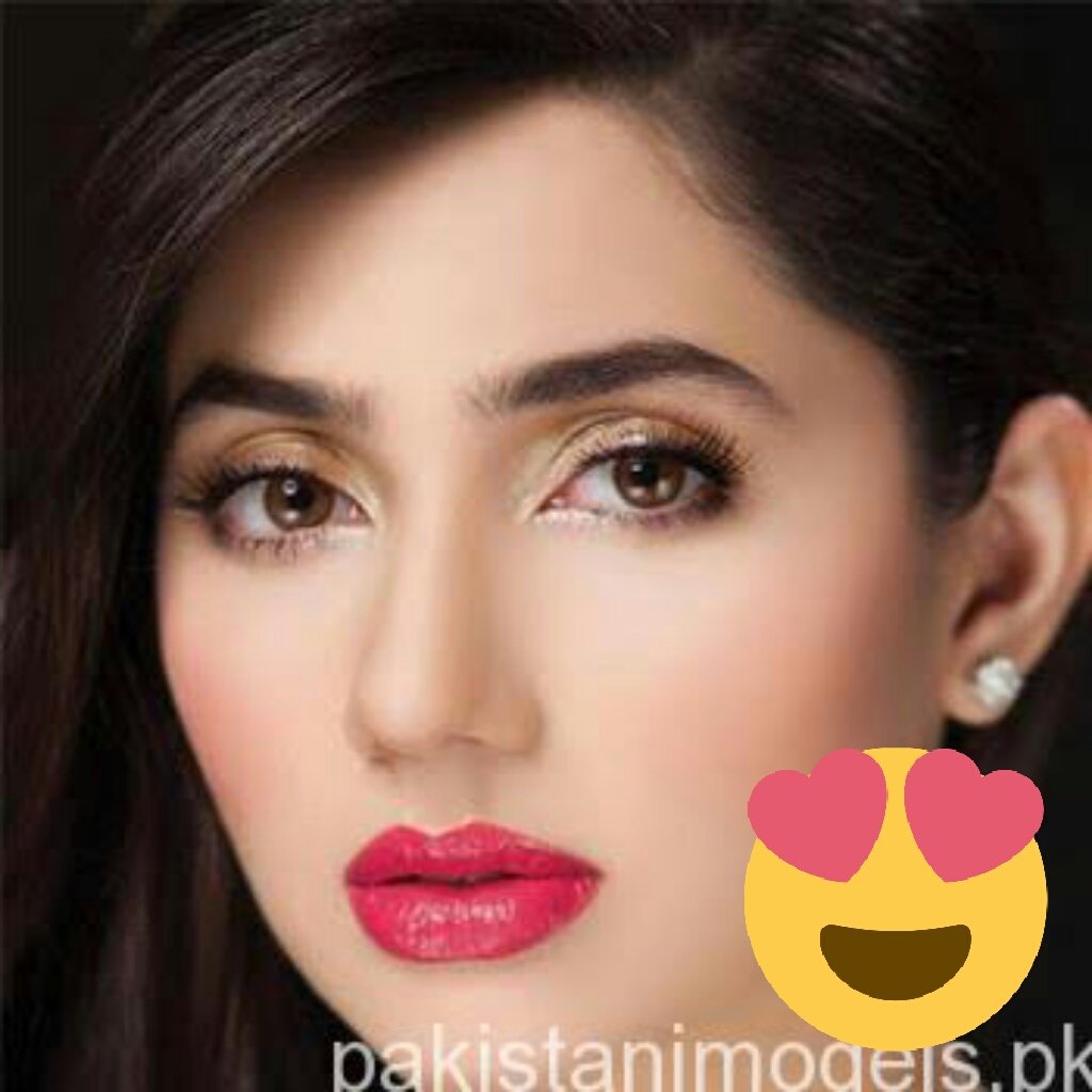 Happy birthday mahira khan 
